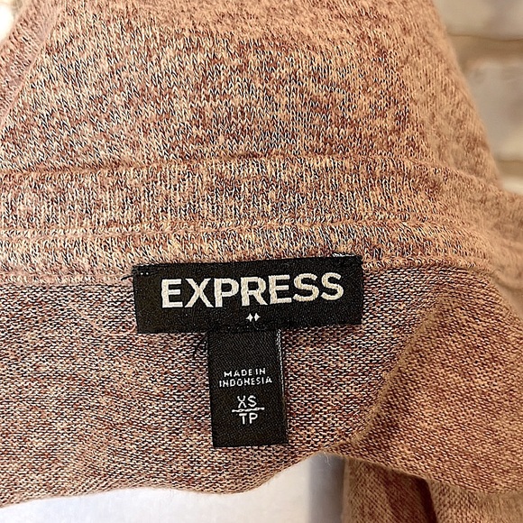 Express Tan Oversized 3/4 Sleeve V-Neck Sweater, Women’s Size XS. - Picture 5 of 6